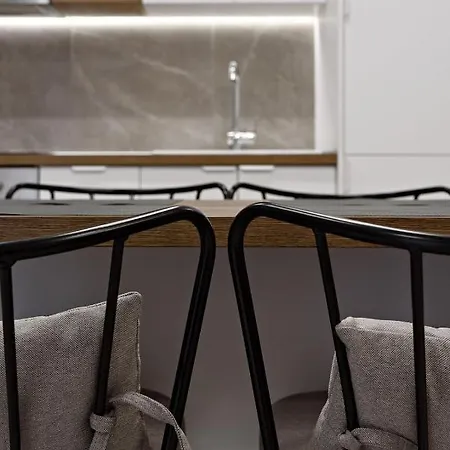Blu & Marrone Suites-parking Included Appartamento
